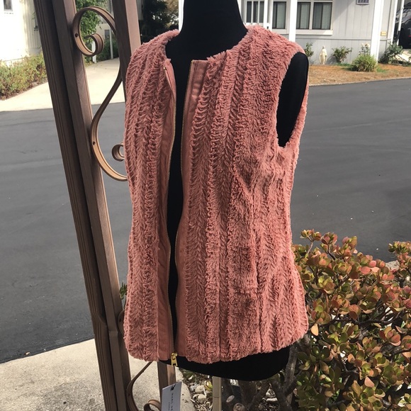 NWT Marc New York “Andrew Marc” Fluffy Soft Vest size Small - Picture 12 of 17